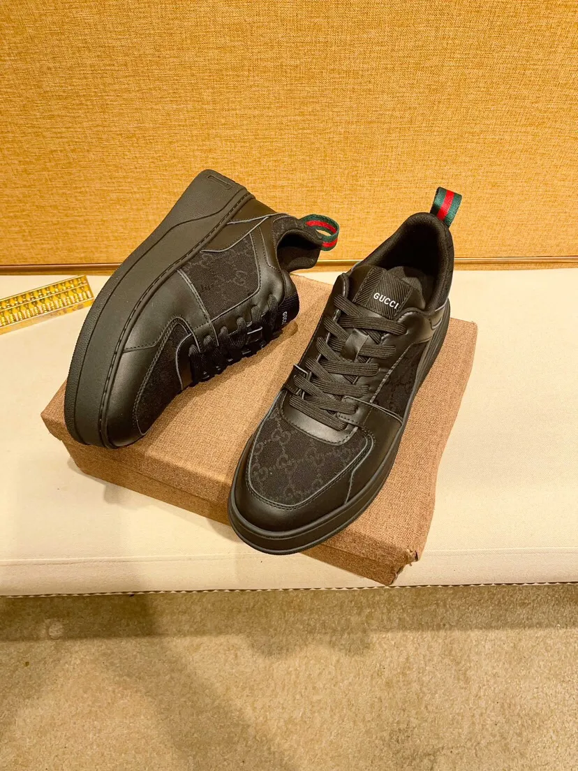 Factory price 420 [Gucci] Gucci's latest casual Korean-style men's shoes, new autumn and winter design, perfect workmanship, cabinet quality, upper: cowhide material, leather lining; soft and comfortable, rubber outsole is super light, wear-resistant, simple, versatile fashion men's shoes, color optional, size 38--44